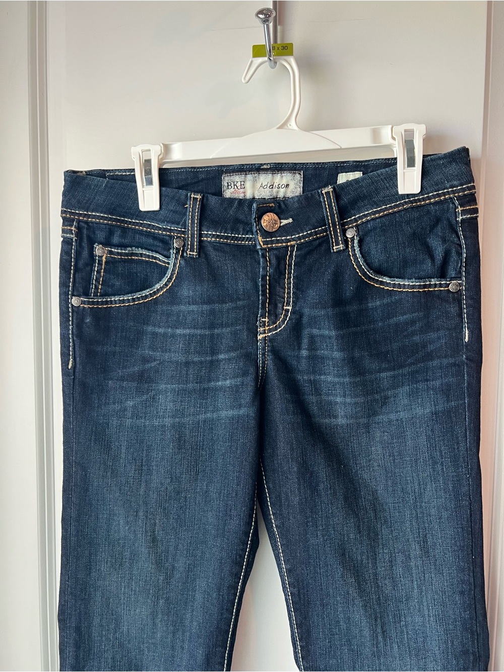 BKE Addison Straight Leg Jeans in Dark Blue Wash. size 29